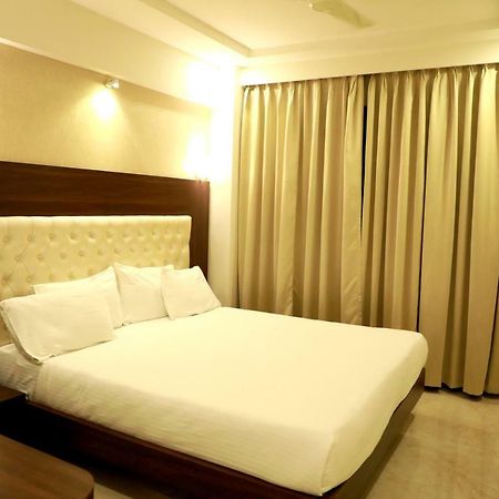 Hotel Lords, Fort Bombay Extérieur photo