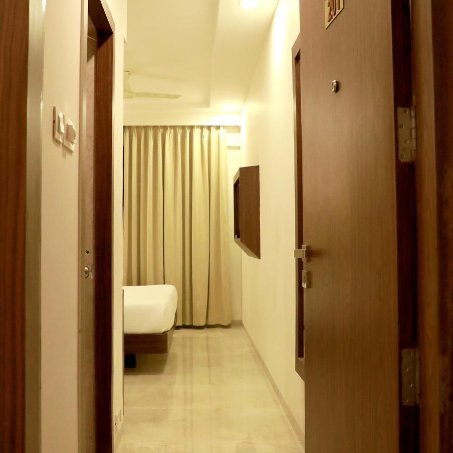 Hotel Lords, Fort Bombay Extérieur photo