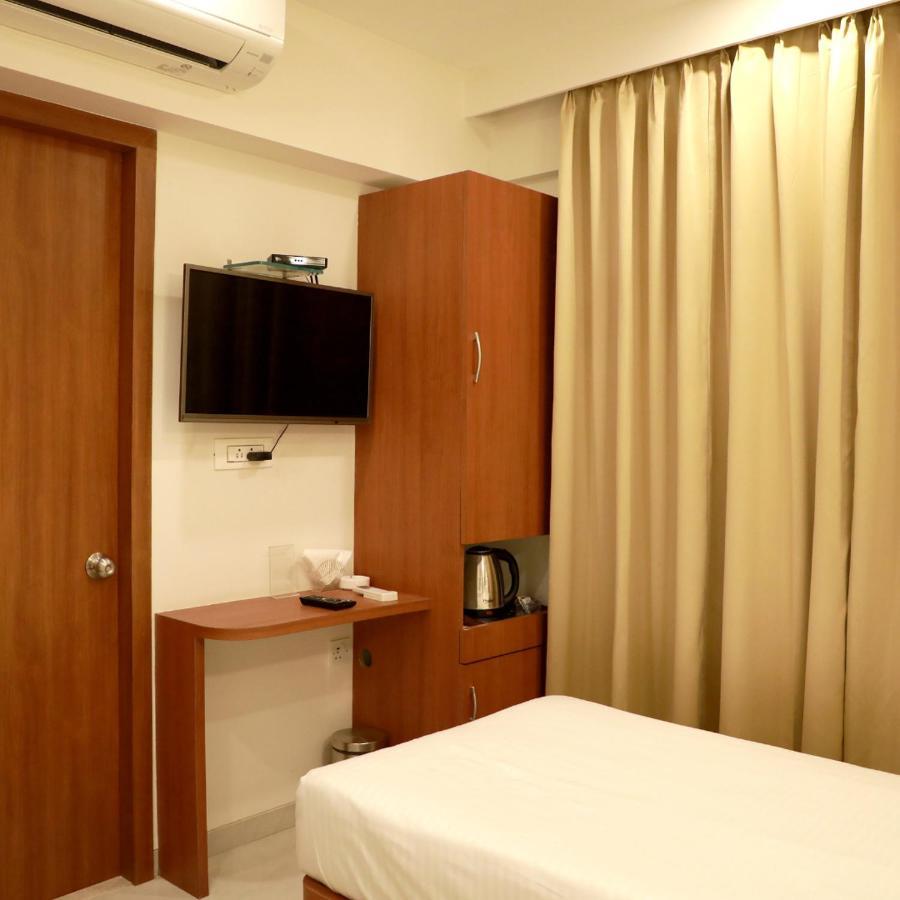 Hotel Lords, Fort Bombay Extérieur photo