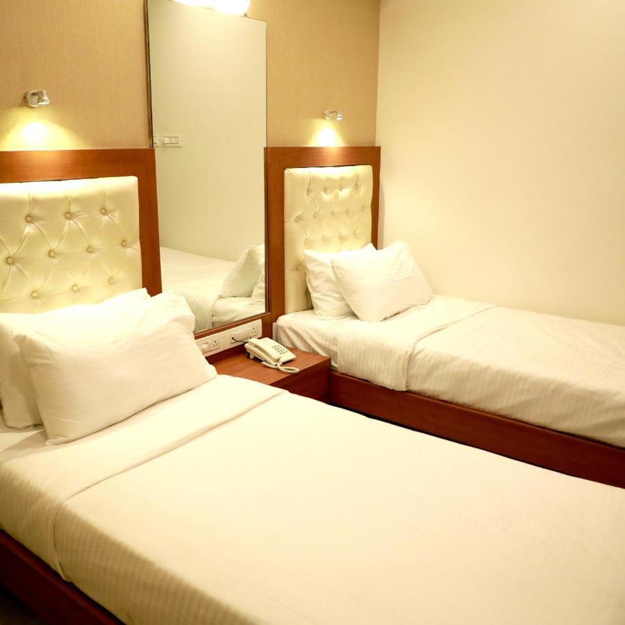 Hotel Lords, Fort Bombay Extérieur photo