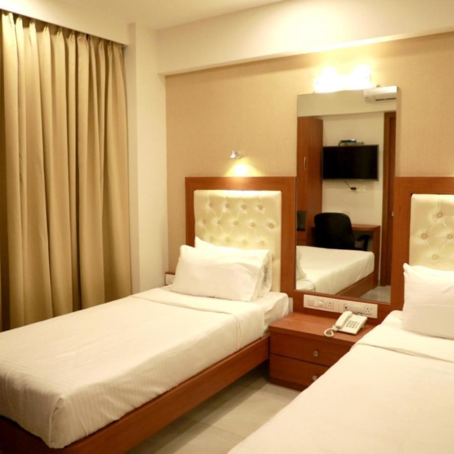 Hotel Lords, Fort Bombay Extérieur photo