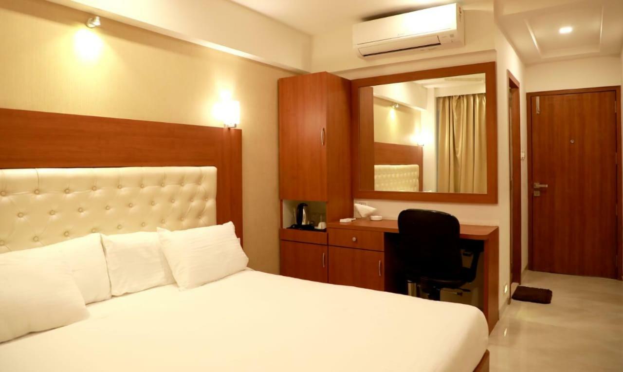 Hotel Lords, Fort Bombay Extérieur photo