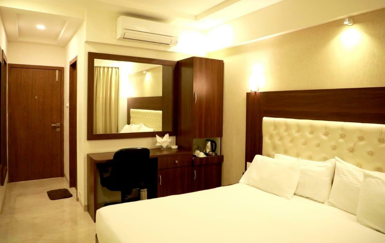 Hotel Lords, Fort Bombay Extérieur photo