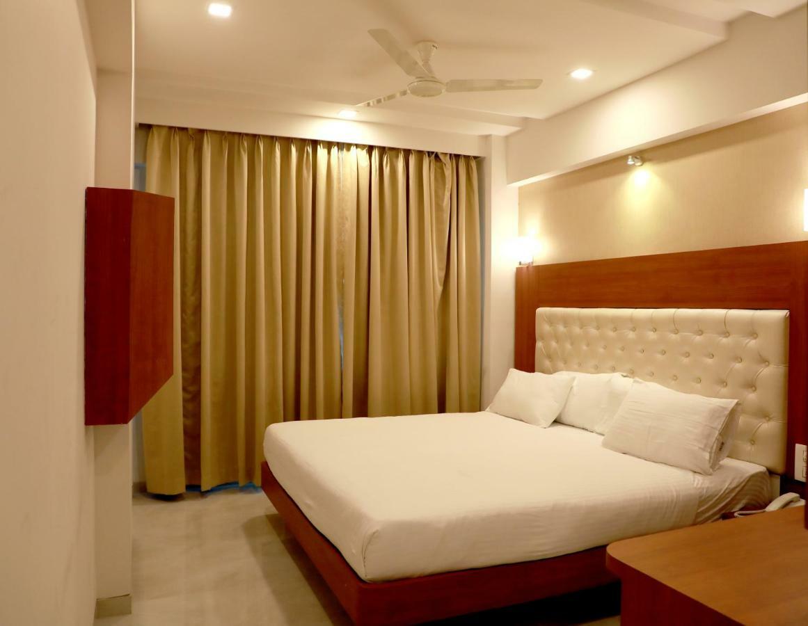 Hotel Lords, Fort Bombay Extérieur photo