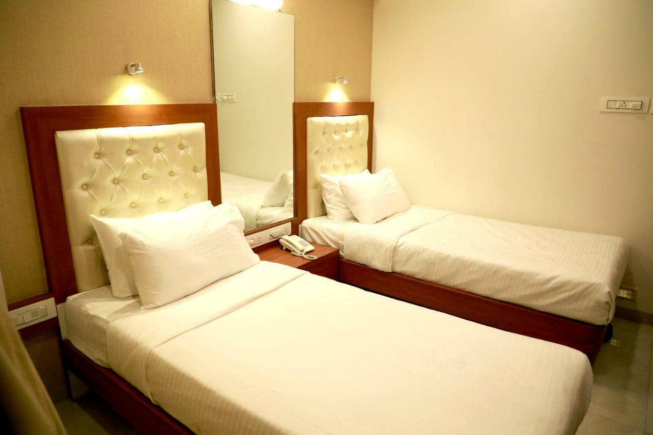 Hotel Lords, Fort Bombay Extérieur photo