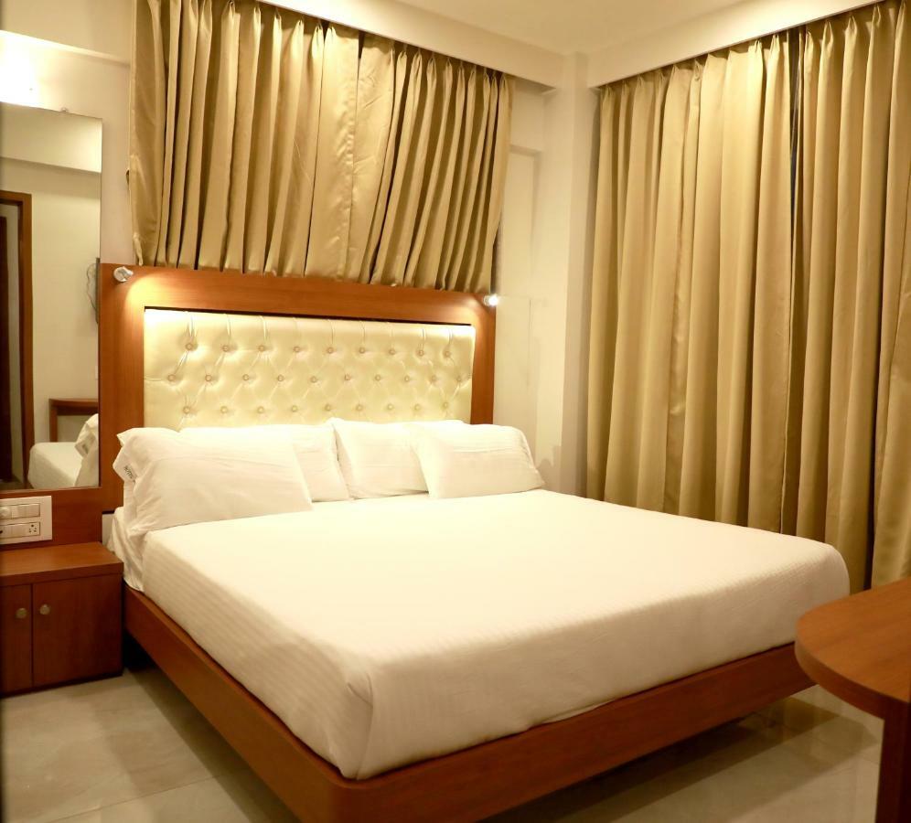 Hotel Lords, Fort Bombay Extérieur photo