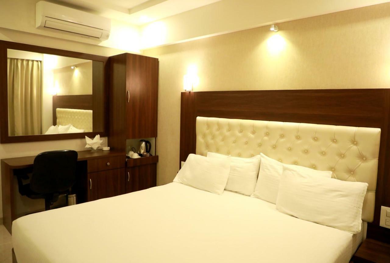 Hotel Lords, Fort Bombay Extérieur photo