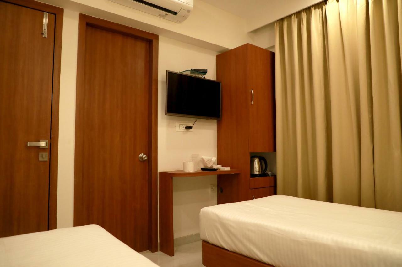 Hotel Lords, Fort Bombay Extérieur photo