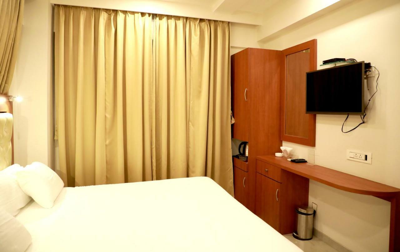 Hotel Lords, Fort Bombay Extérieur photo