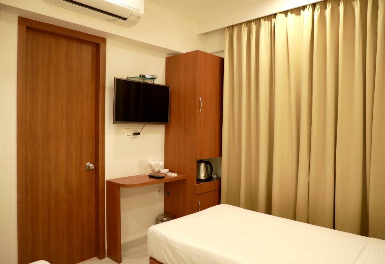 Hotel Lords, Fort Bombay Extérieur photo